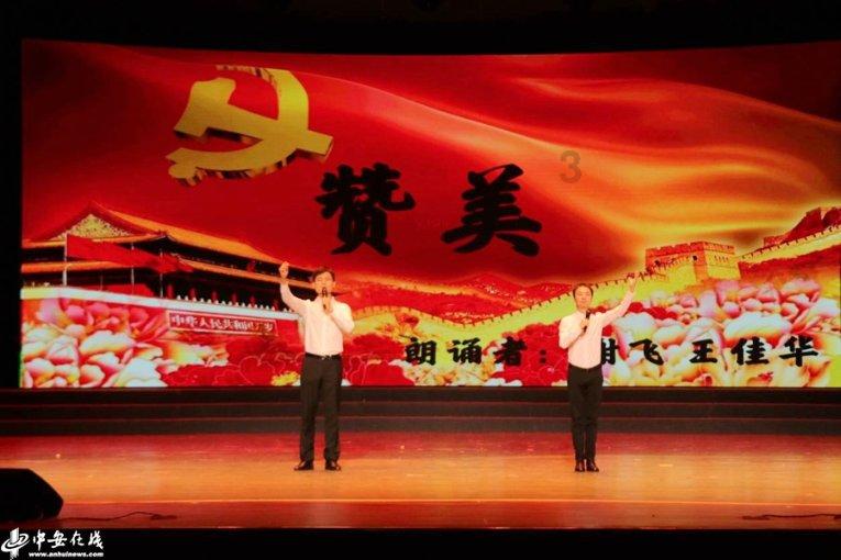 逃离昏暗下的小村